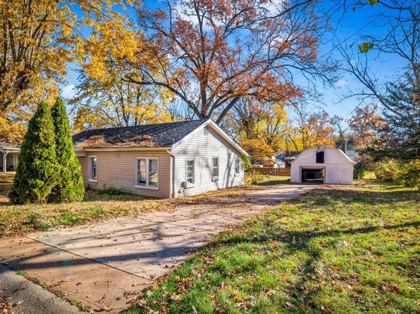 3706 High Dr, Saint Ann, MO 63074