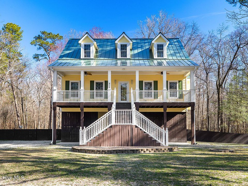 1st image of 815 Riverview Drive