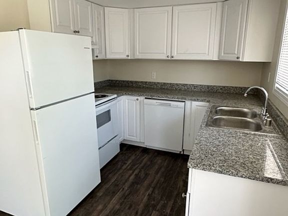 3rd image of 110 Stanford Dr #A