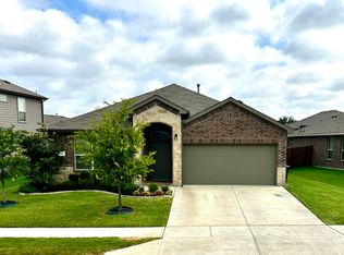 400 Frenchpark Dr, Haslet, TX 76052