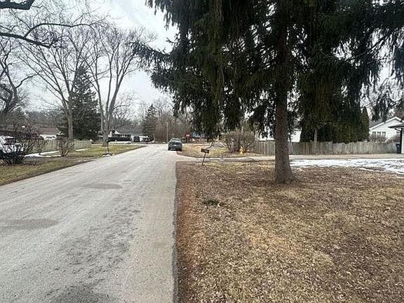 4th image of 22W574 Sycamore Dr