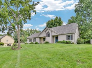 2501 NW Shady Bend Ln, Lees Summit, MO 64081