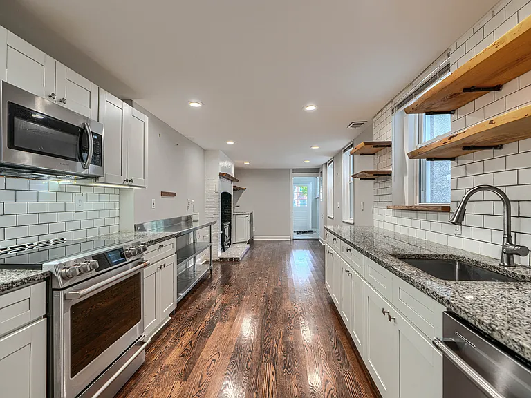 214 Warren Ave — Photo 8