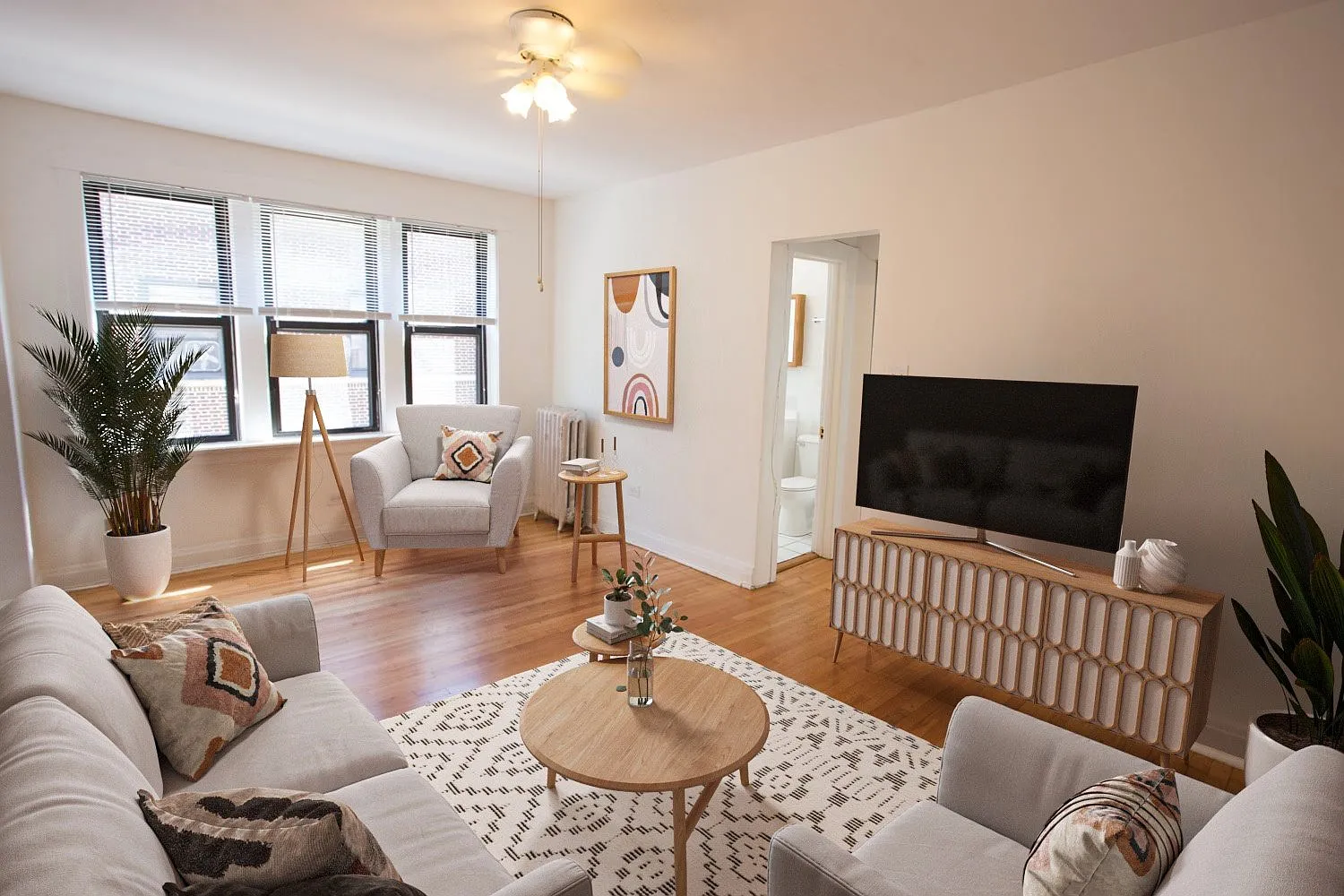 Ellis Court — Photo 2