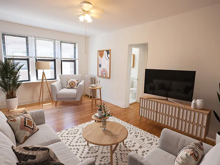 Ellis Court — Photo 2