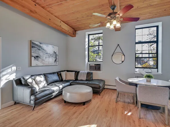 156 Front St APT 210, Exeter, NH 03833