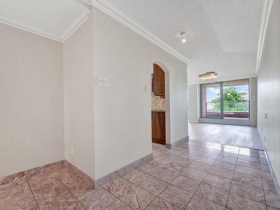 5th image of 1675 Hornby St #203