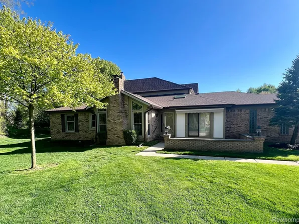 49421 Northwood Ct, Shelby Township, MI 48315