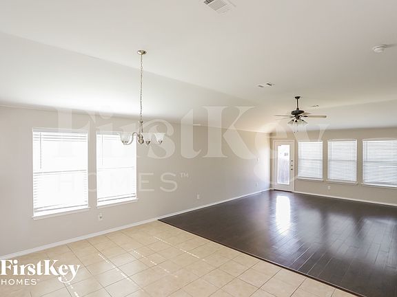 4th image of 517 Stone Crossing Ln