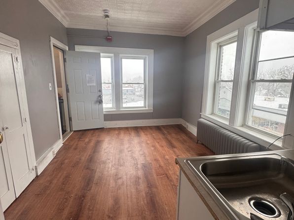 65 Pleasant St #1-11