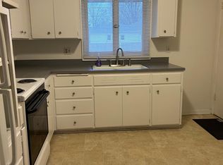 3200 Crestmoor Pl, Des Moines, IA 50310