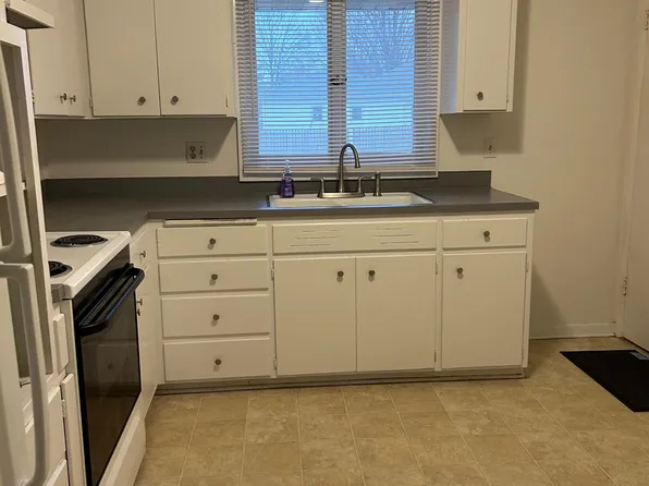 3200 Crestmoor Pl, Des Moines, IA 50310