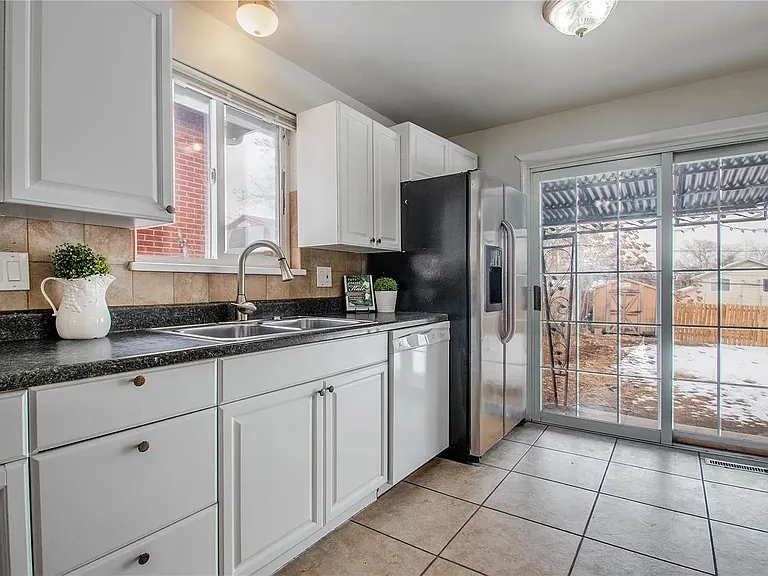 824 Xavier St — Photo 7