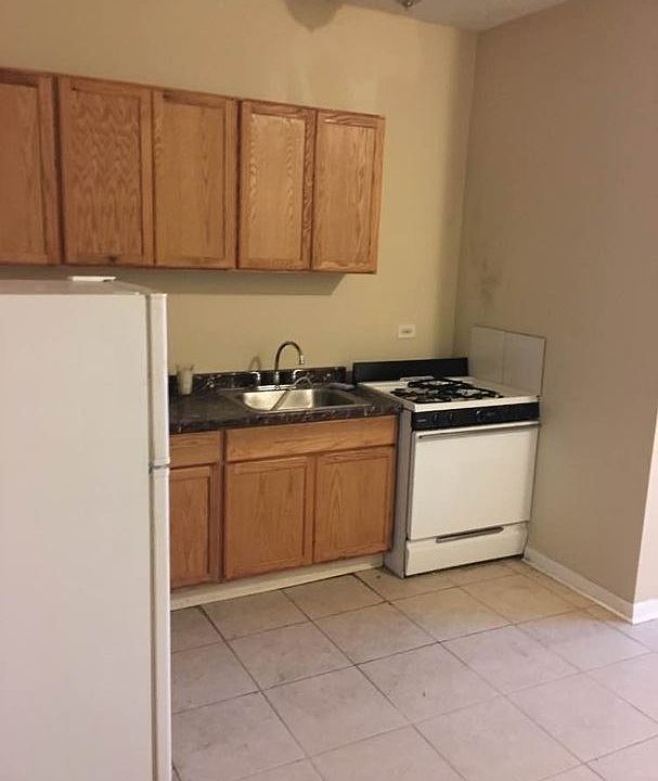 2nd image of 2900 N Laramie Ave #29043