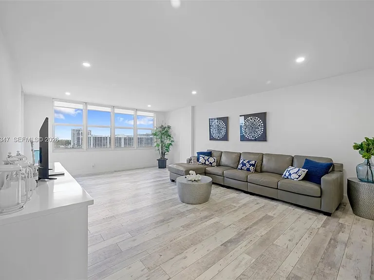 3725 S Ocean Dr #924 — Photo 3