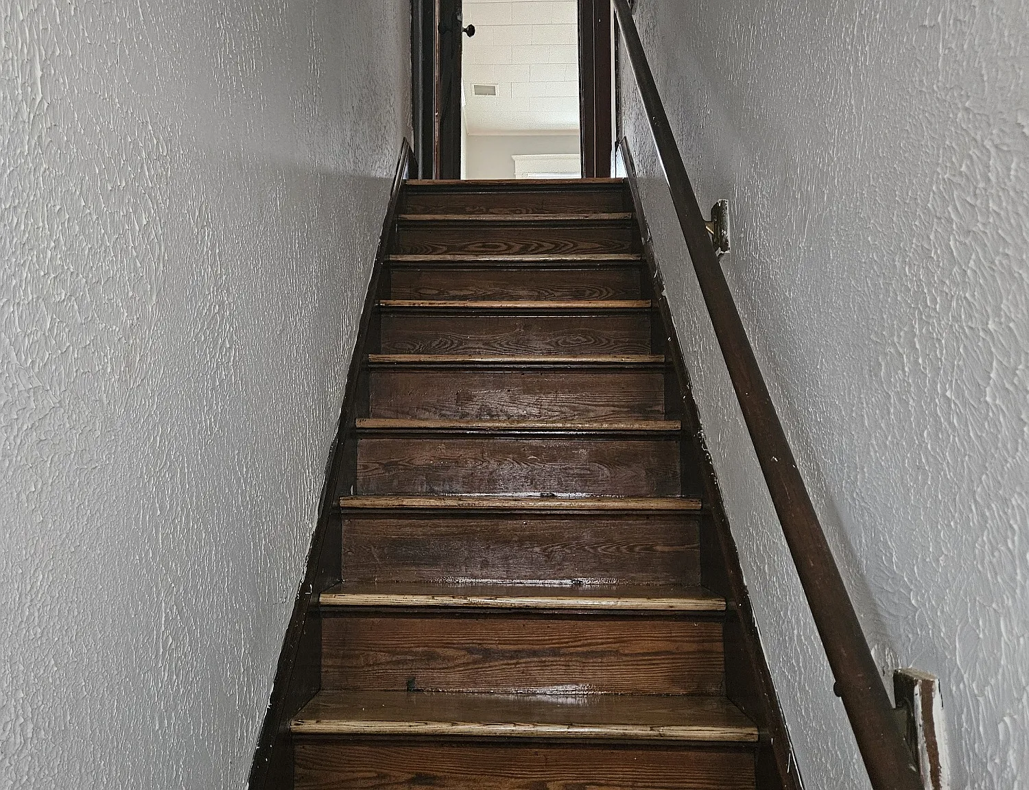 3 bed, $2,200 — Photo 2