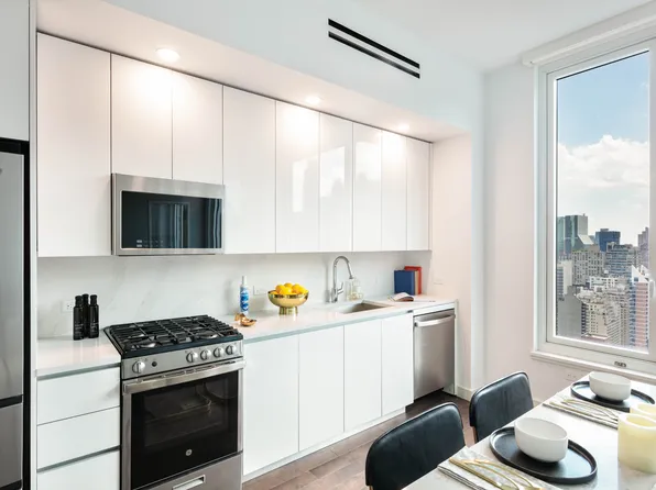232 East 54th Street 33B image 2 of 22