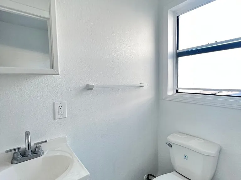 Adams Hill Lofts — Photo 8