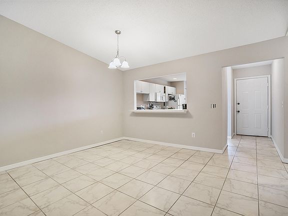 4th image of 502 Marsh Cove Ln