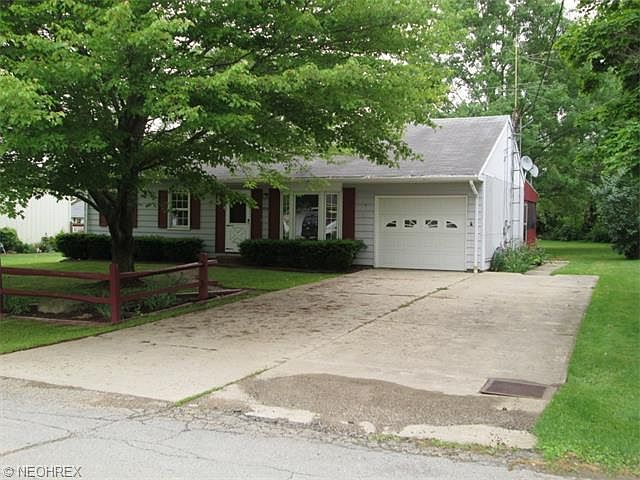 1st image of 978 Andrew Ave