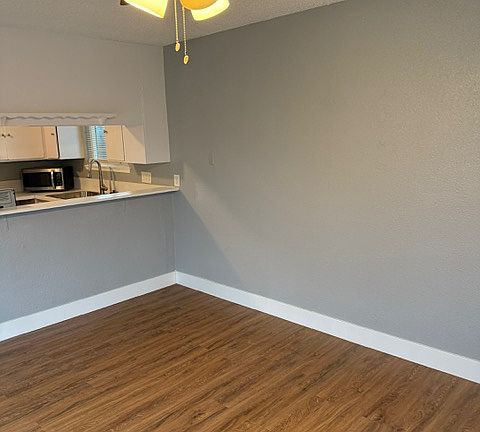 3rd image of 7681 Manorside Dr