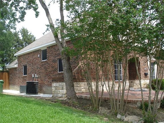 3rd image of 1333 Colony Dr