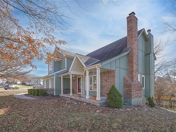 4th image of 1113 NE Jamestown Ct
