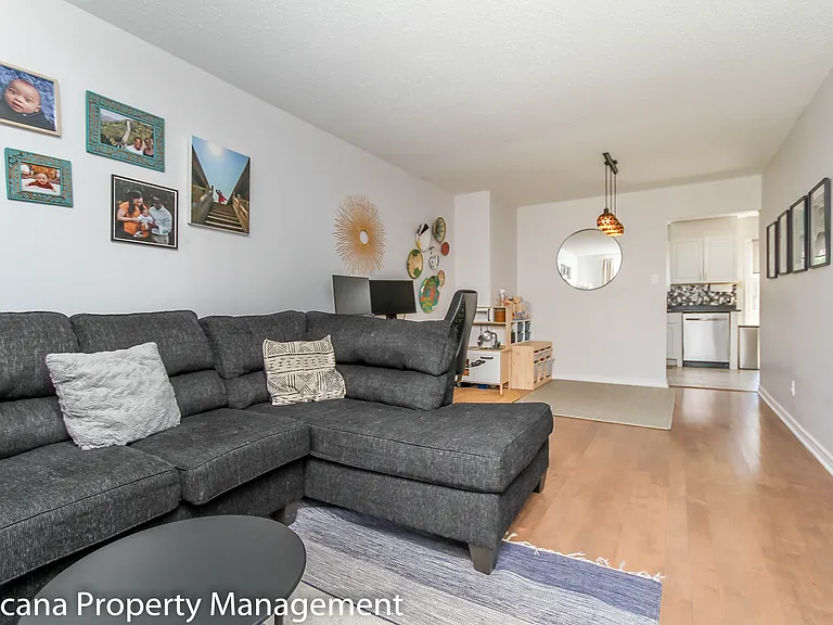 72 Burlington Cres #1 — Photo 6