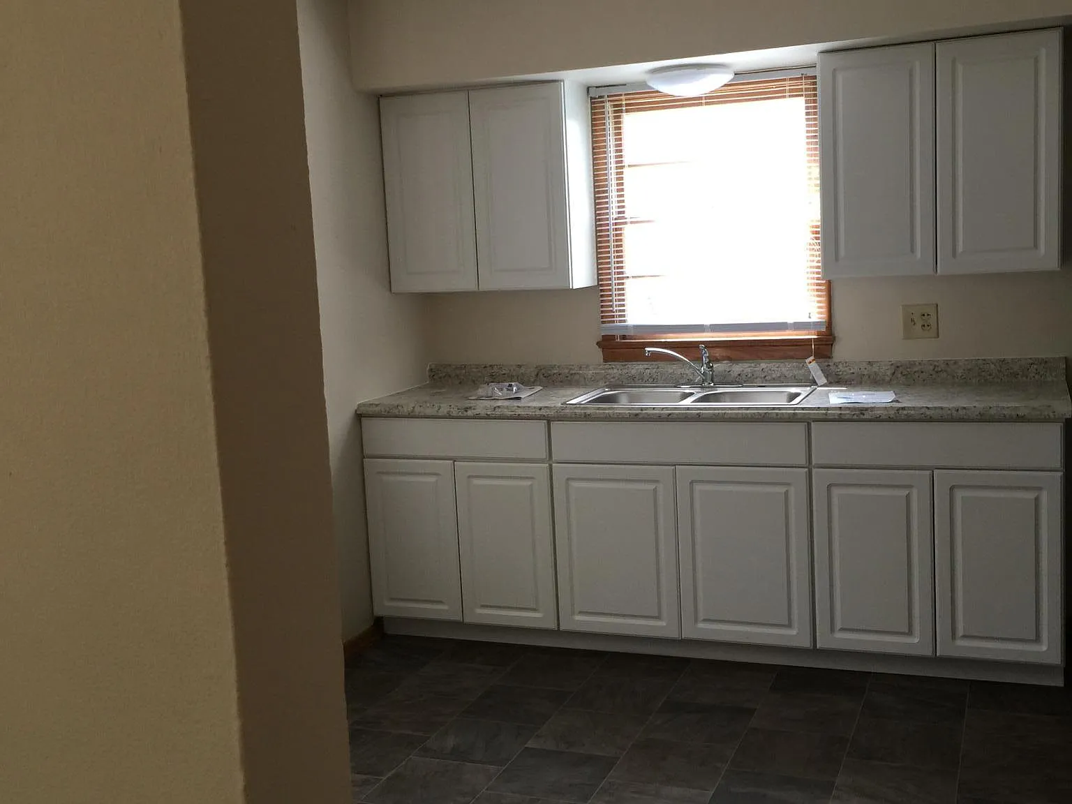 3 bed, 1.5 bath, 1000 sqft, $1,200 — Photo 3