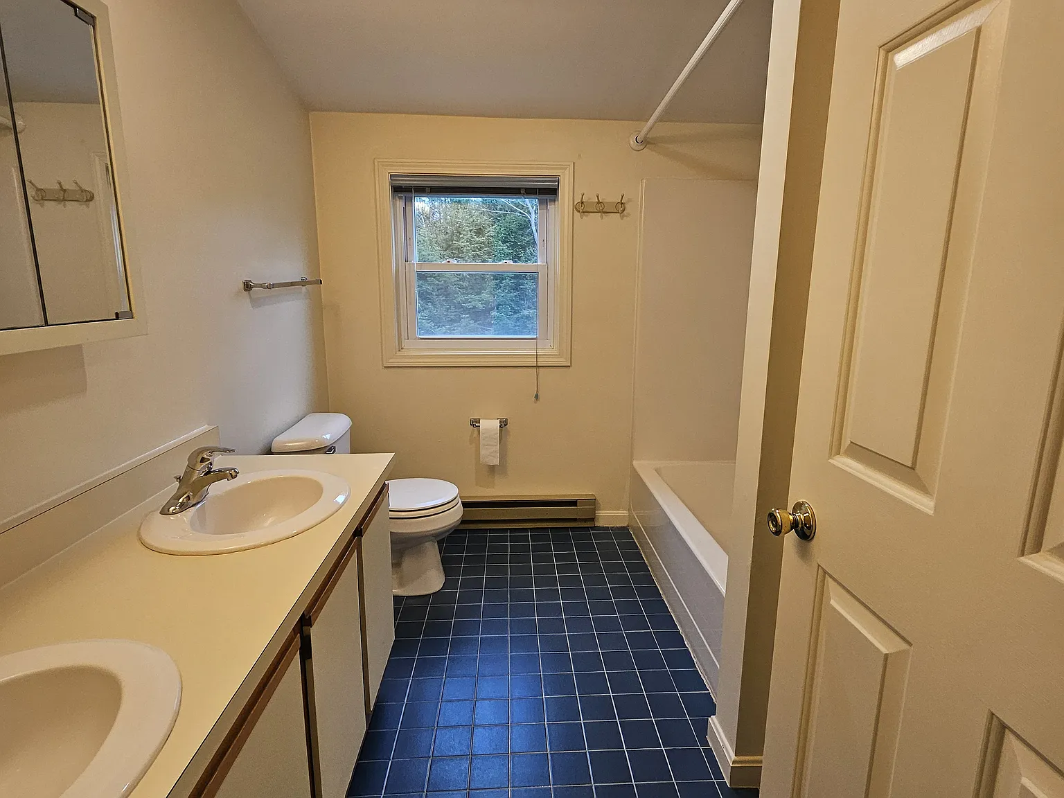 3 bed, 1880 sqft, $3,200 — Photo 4