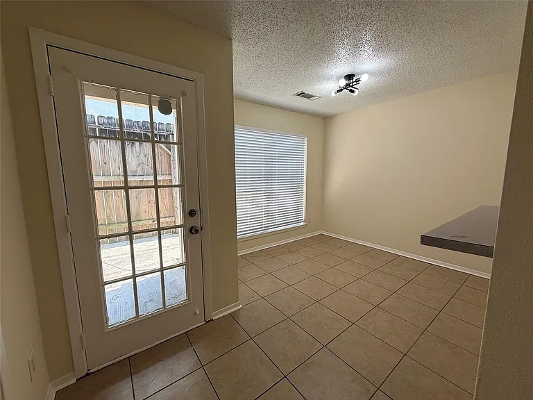 3837 Tanglewilde St #3837 — Photo 4