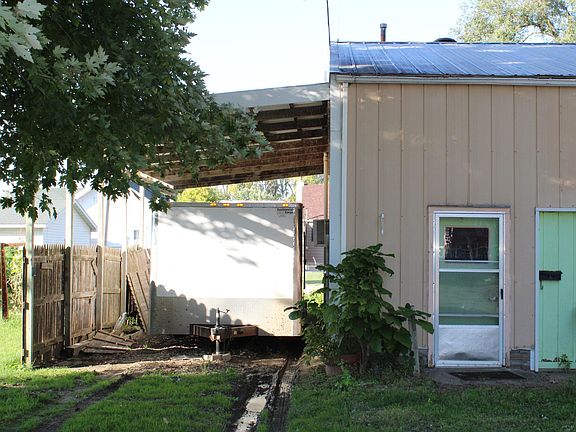 4th image of 409 W Erie St