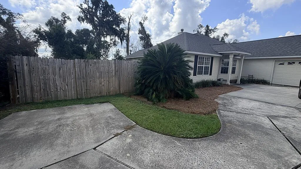 3 bed, 2.0 bath, 1988 sqft, $1,800 — Photo 3