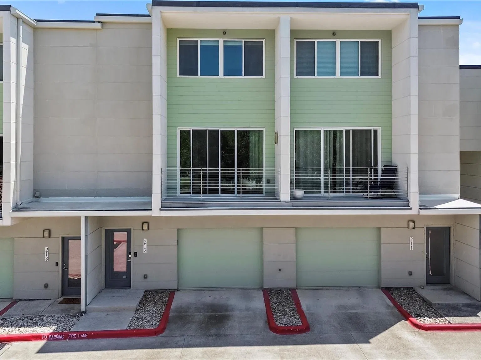 1 bed, 1.5 bath, 941 sqft, $1,700 — Photo 1