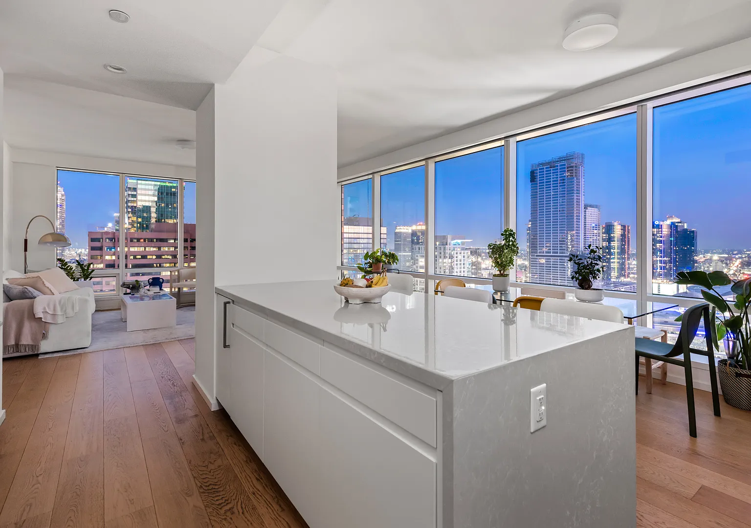 2 bed, 1429 sqft, $6,000 — Photo 2