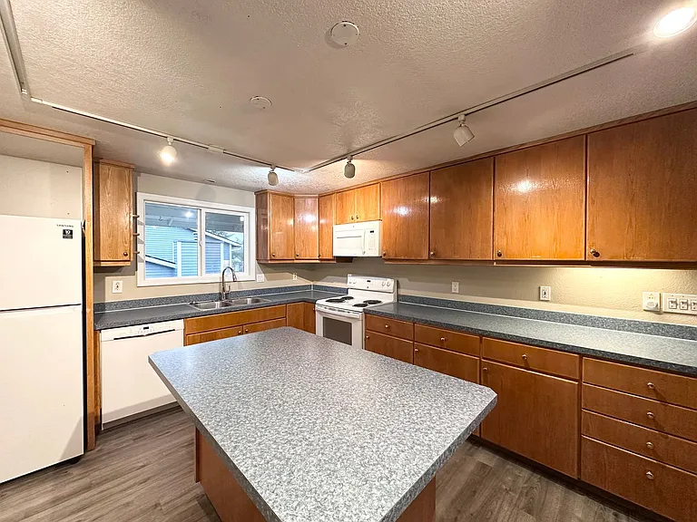 6300 SW Fisher Ave — Photo 10