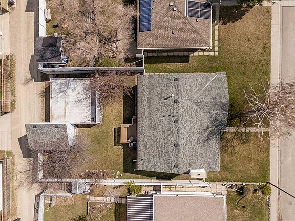 3rd image of 7720 W Hunterquay Rd NW