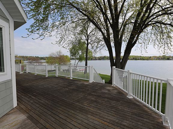 Large teak deck.
