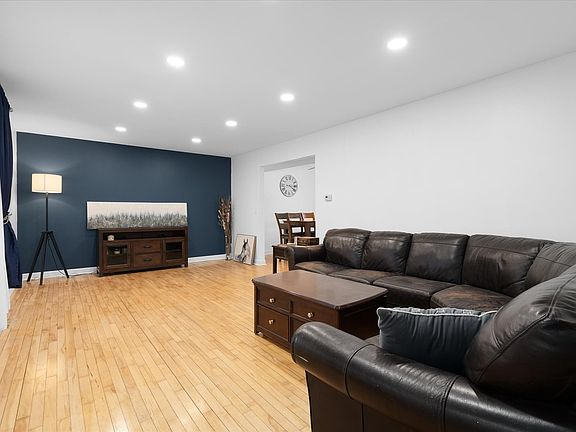 3rd image of 36556 N Marilyn Ln