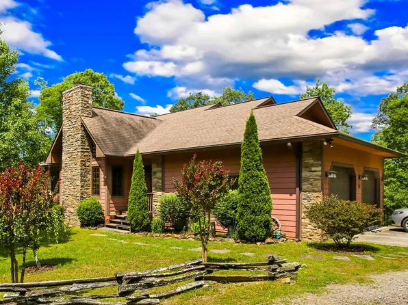 706 Countryside Ln, Hayesville, NC 28904