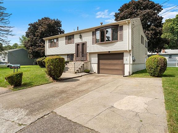 3rd image of 15 Joanna Dr
