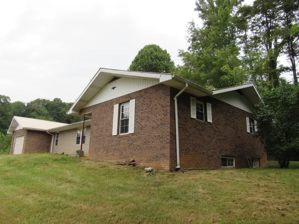 3679 High Point Rd, Castlewood, VA 24224