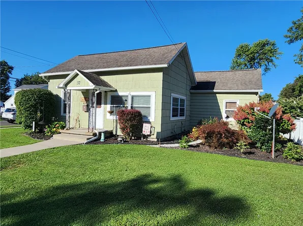 37 Maple St, Auburn, NY 13021