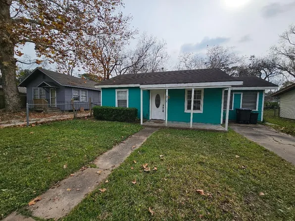 1013 W Snyder St, Alvin, TX 77511