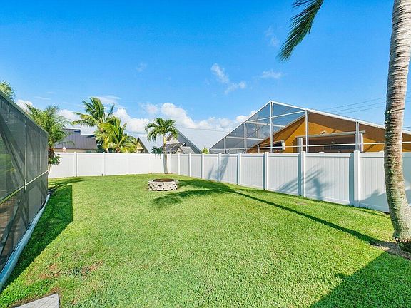 4th image of 6085 Robinson Street