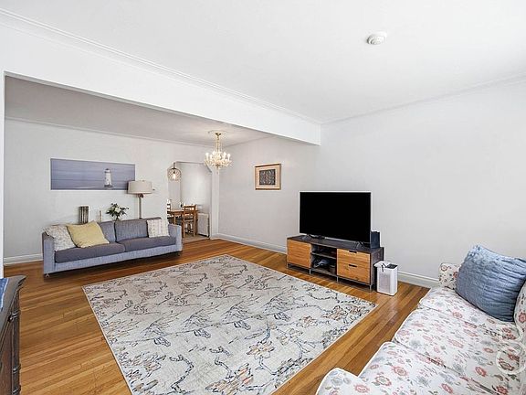 5th image of 2046 33rd St