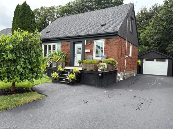 60 Galbraith Dr, Hamilton, ON L8G 1Z9