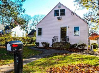 26 Oakhurst St, Huntington Station, NY 11746