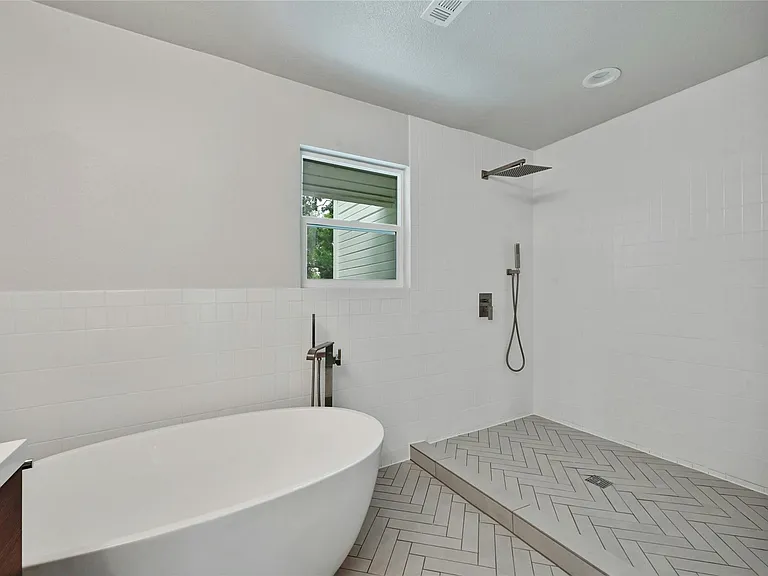 1305 Kenwood Ave — Photo 21