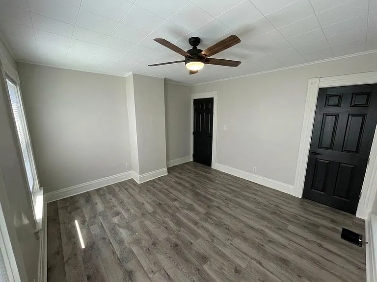 504 Millikin St — Photo 7